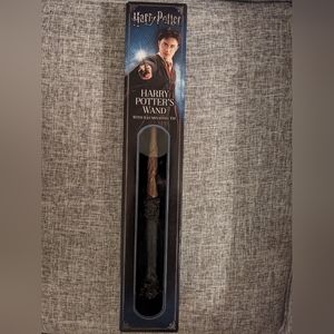 NWT The Noble Collection Harry Potter's Wand with Illuminating Tip